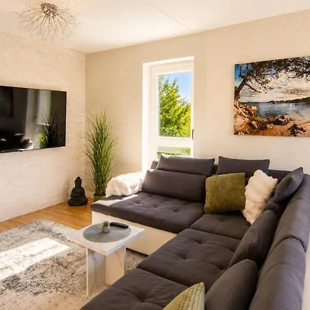Apartment 2 Bedroom Apartment, 15 Min From The Old Town !