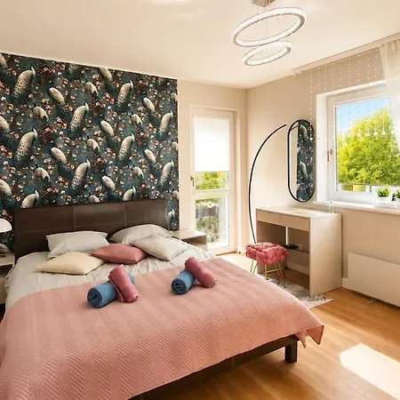 Apartment 2 Bedroom Apartment, 15 Min From The Old Town !