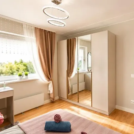 2 Bedroom Apartment, 15 Min From The Old Town ! *